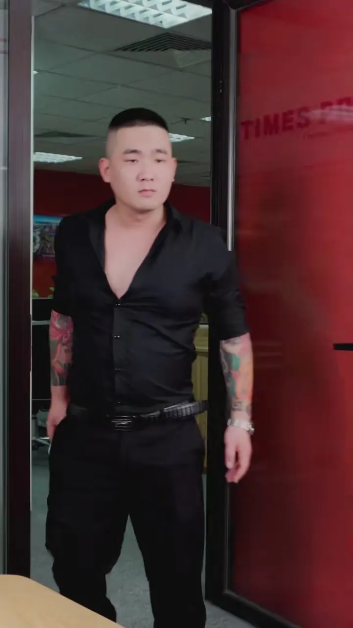 Gặp khách như này phải cất hết vật cứng đi nhé cả nhà. · trích đoạn 35s